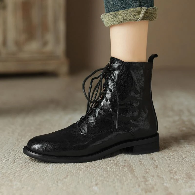 大码41覆古褶皱羊皮系带马丁靴女秋冬新款圆头低跟侧拉炼短靴42