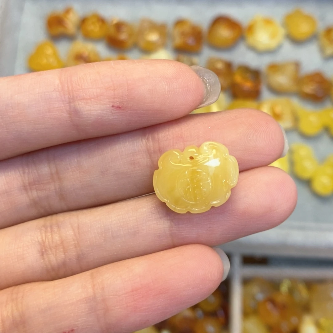 蜜蜡颈饰未镶嵌平安锁