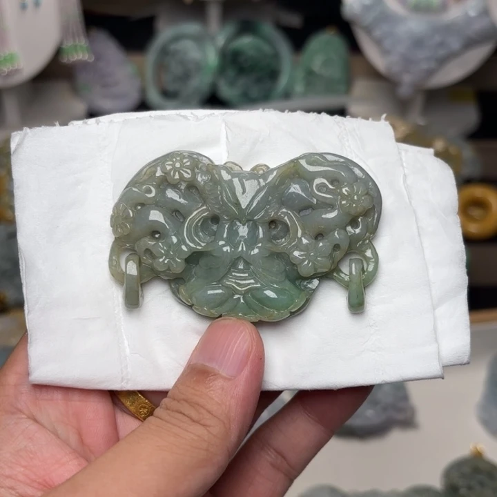 云***划翡翠未镶嵌颈饰吊坠