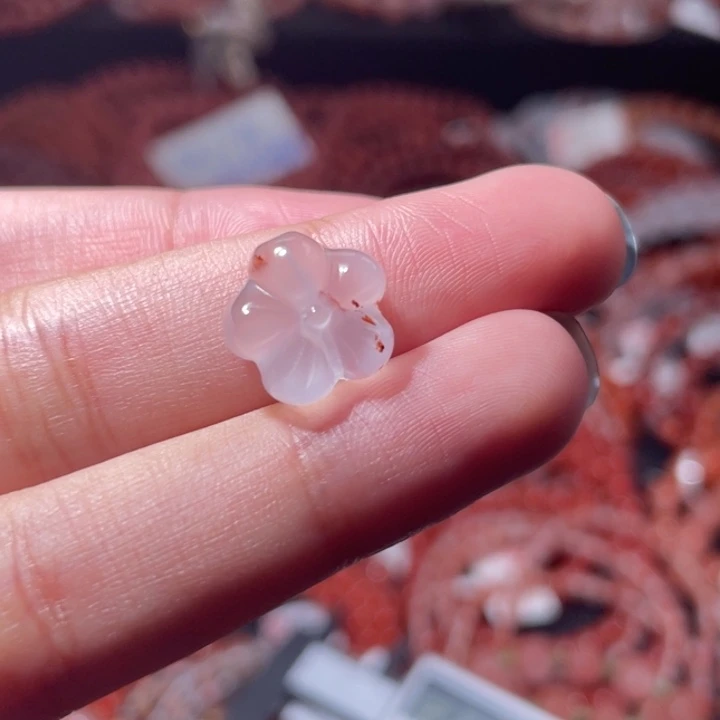 南红玛瑙未镶嵌梅花2197