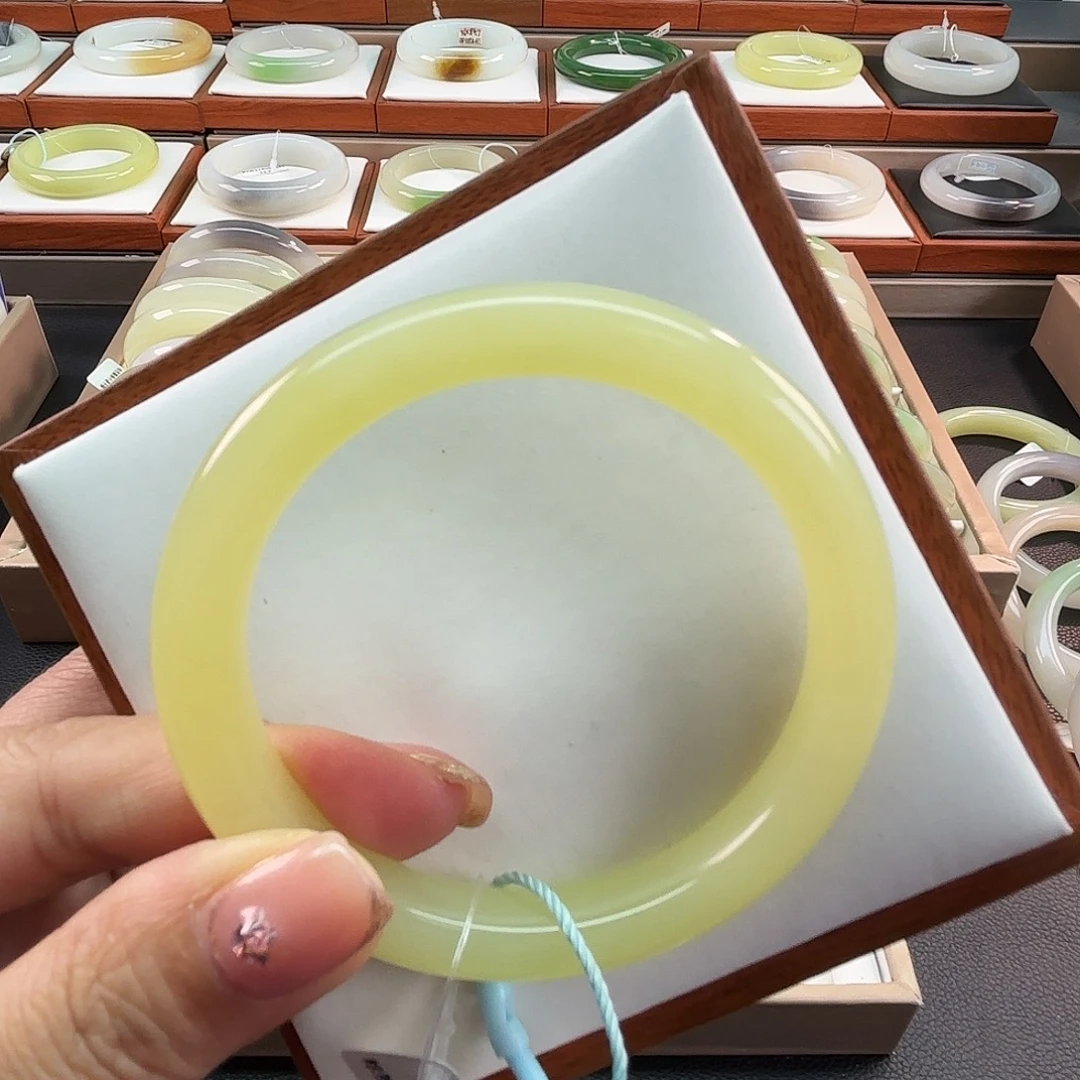 和田玉未镶嵌手镯55浅鸡油黄