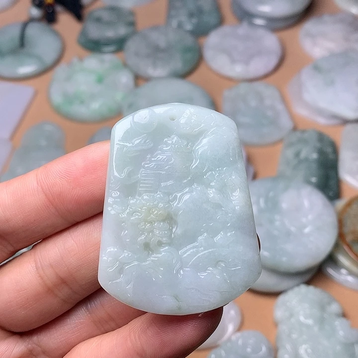 翡翠未镶嵌颈饰山水