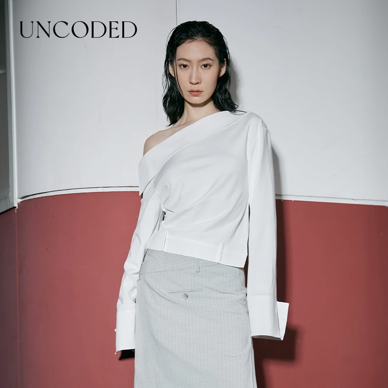 UNCODED白色上衣 KWFS2N202