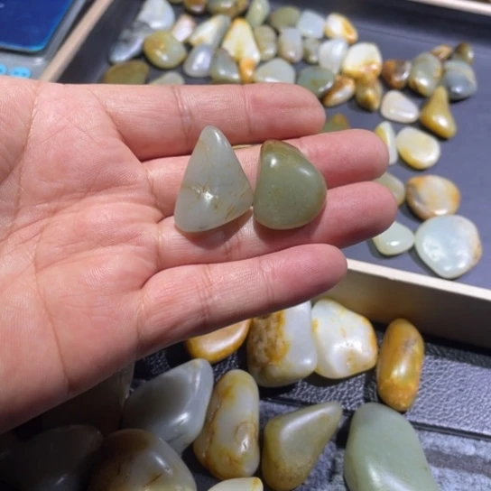 博***波和田玉（子料）未镶嵌颈饰