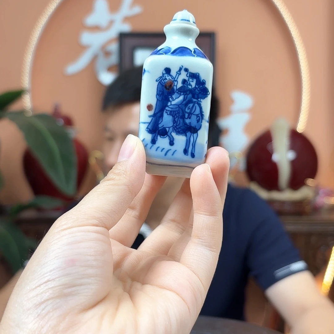 景德镇陶瓷手工鼻烟壶