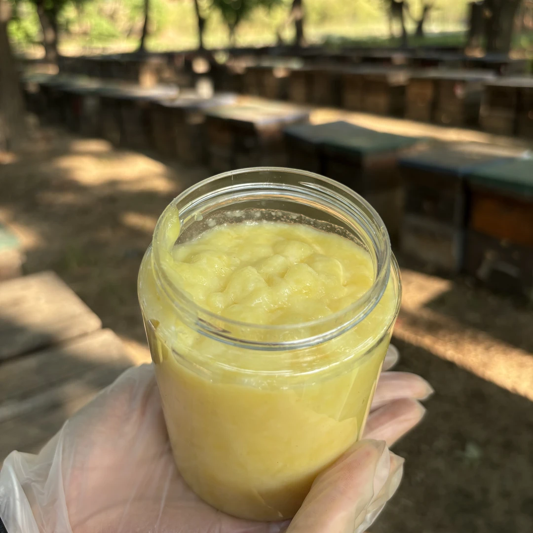 2025年野  山花 蜂王浆 纯正原浆 营养丰富  手工采集 顺丰快递