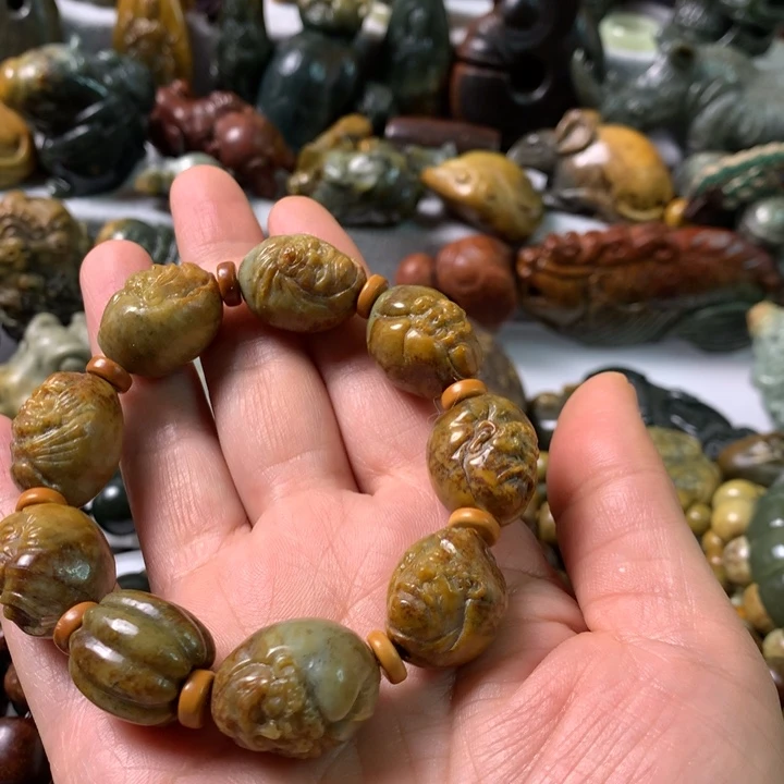 未镶嵌岫岩河磨玉（透闪石质玉）把件