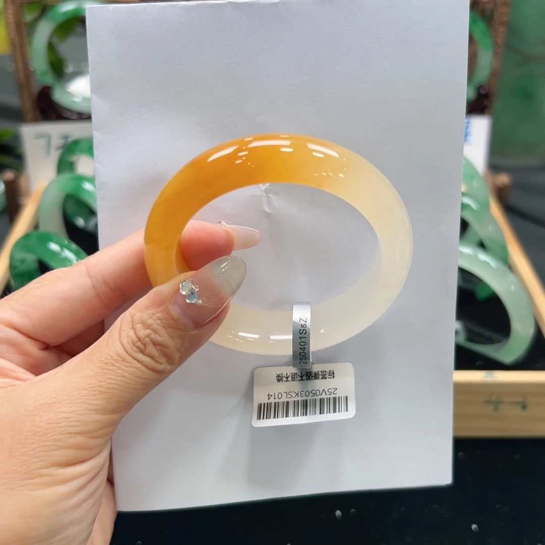 莲***石英质玉手镯未镶嵌➕佳佳54