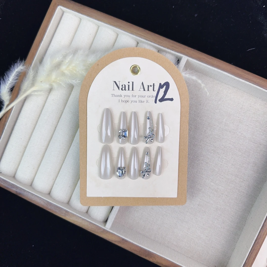 爆款奢华高颜值穿戴甲2024火爆款秋冬高级感显白时尚轻奢美甲 12