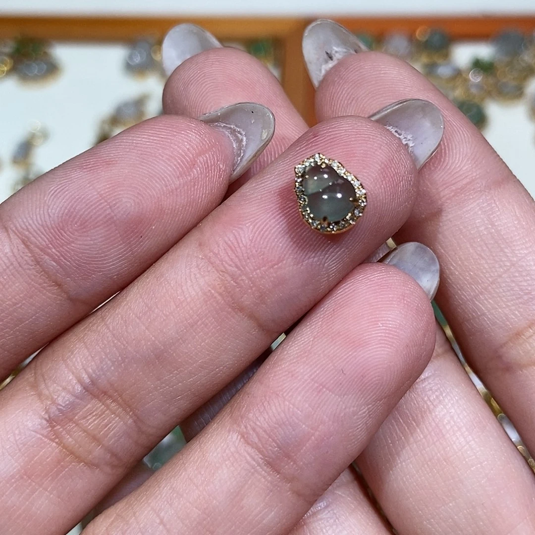 翡翠18K金镶嵌颈饰1