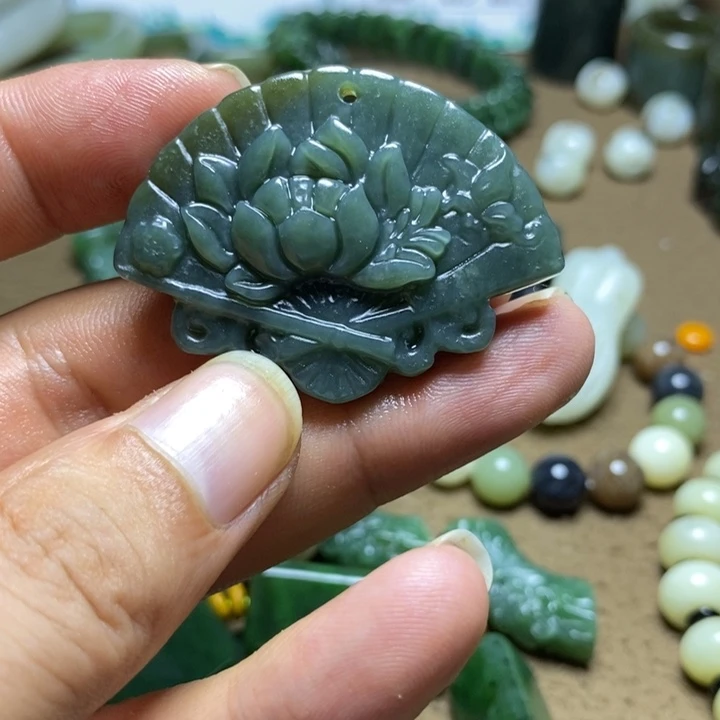 颈饰未镶嵌和田玉