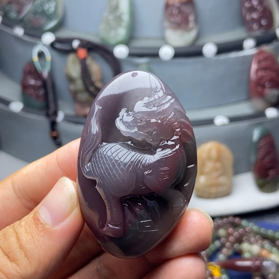玉***姐玛瑙/玉髓未镶嵌颈饰