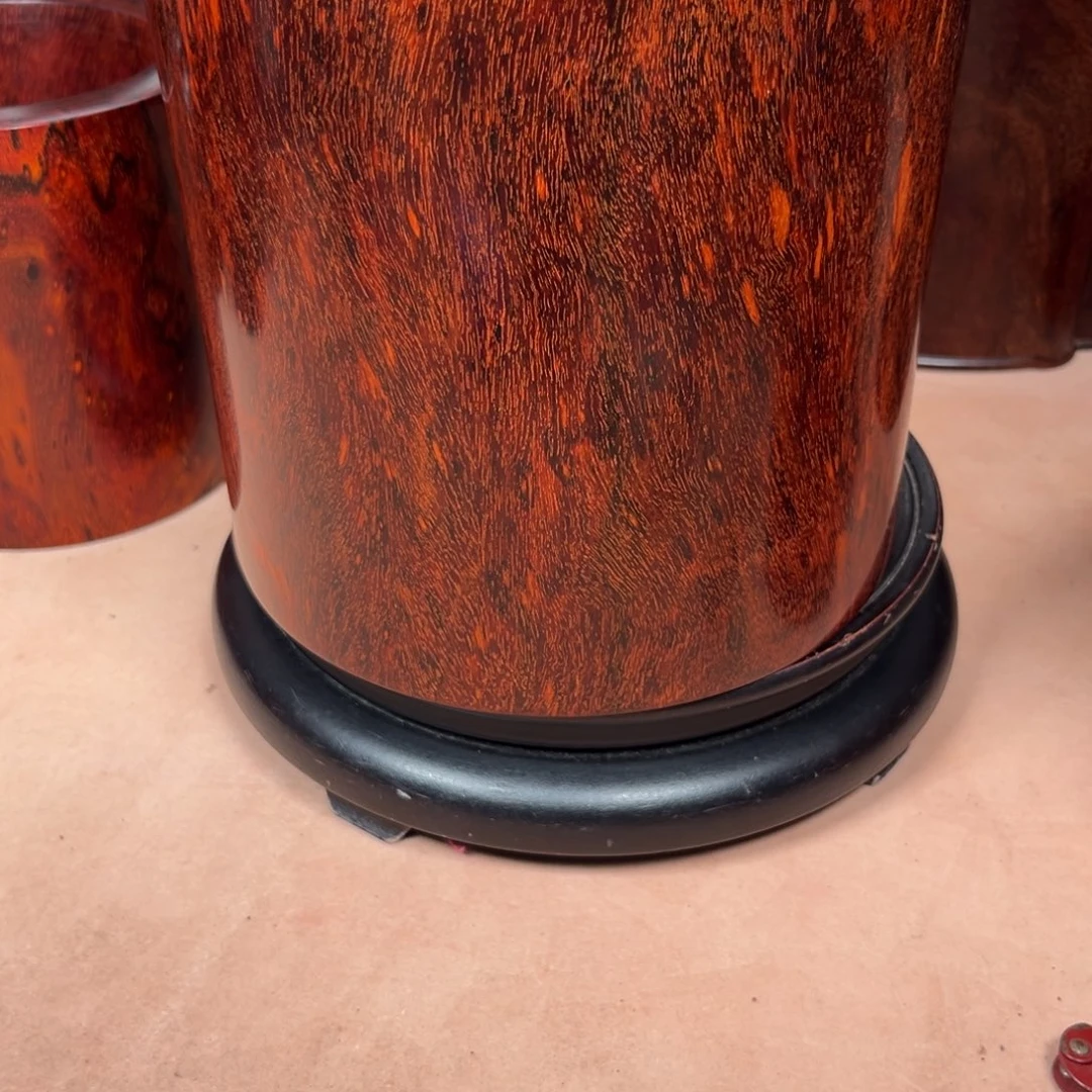 唯***尊檀香木小叶紫檀大笔筒