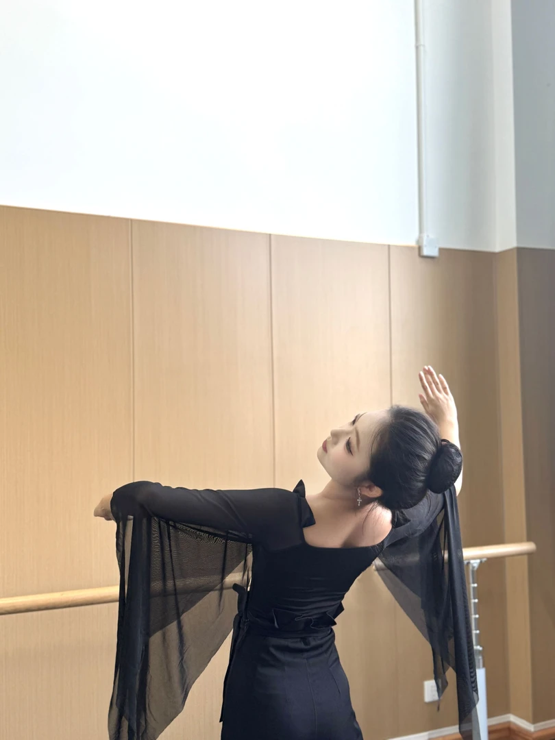 舞蹈衣服洋气跳舞连体拉丁舞飘袖跳舞舞服摩登服装舞蹈服