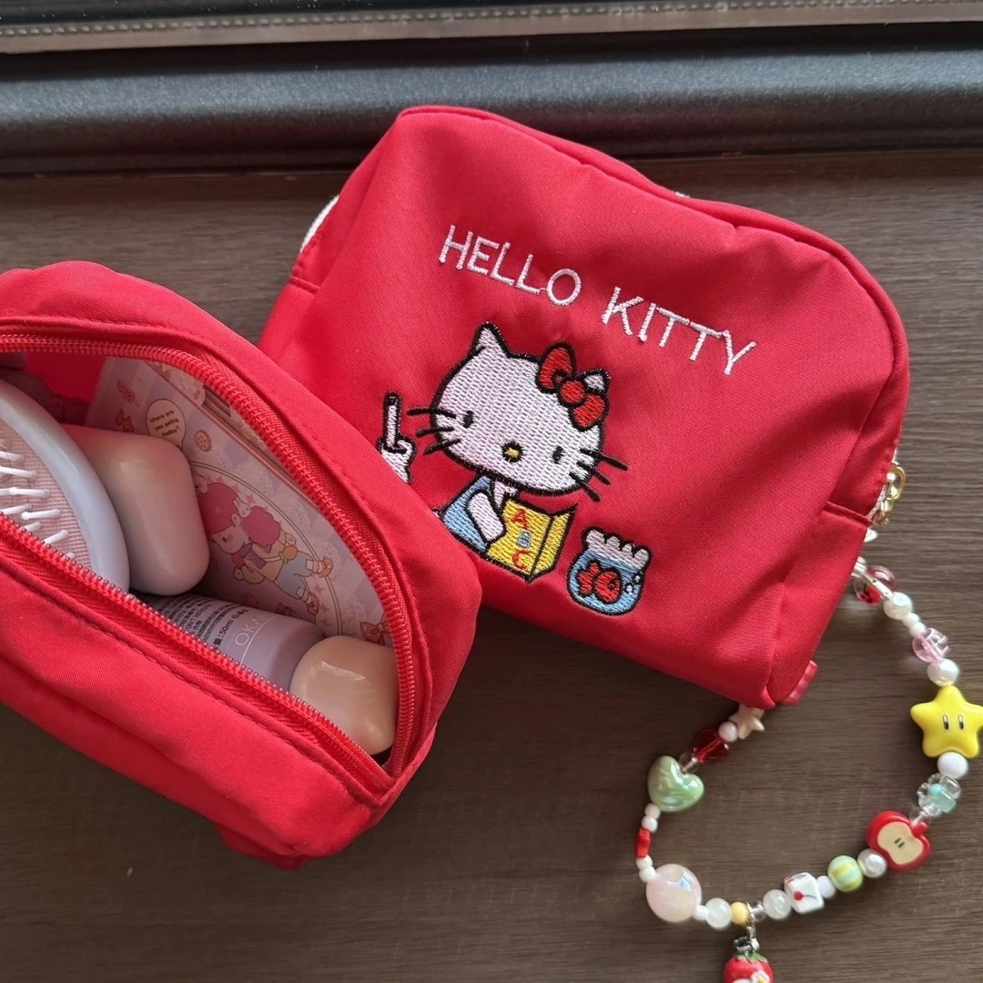 新款kitty刺绣可爱化妆包便携大容量收纳零钱出行杂物小方包收纳