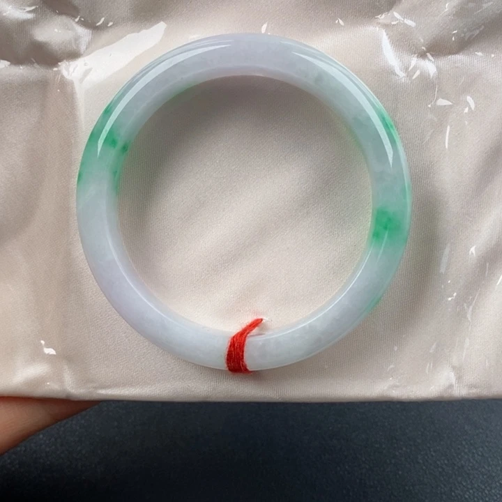 菩****心拍哪个发哪个，以实物为准
