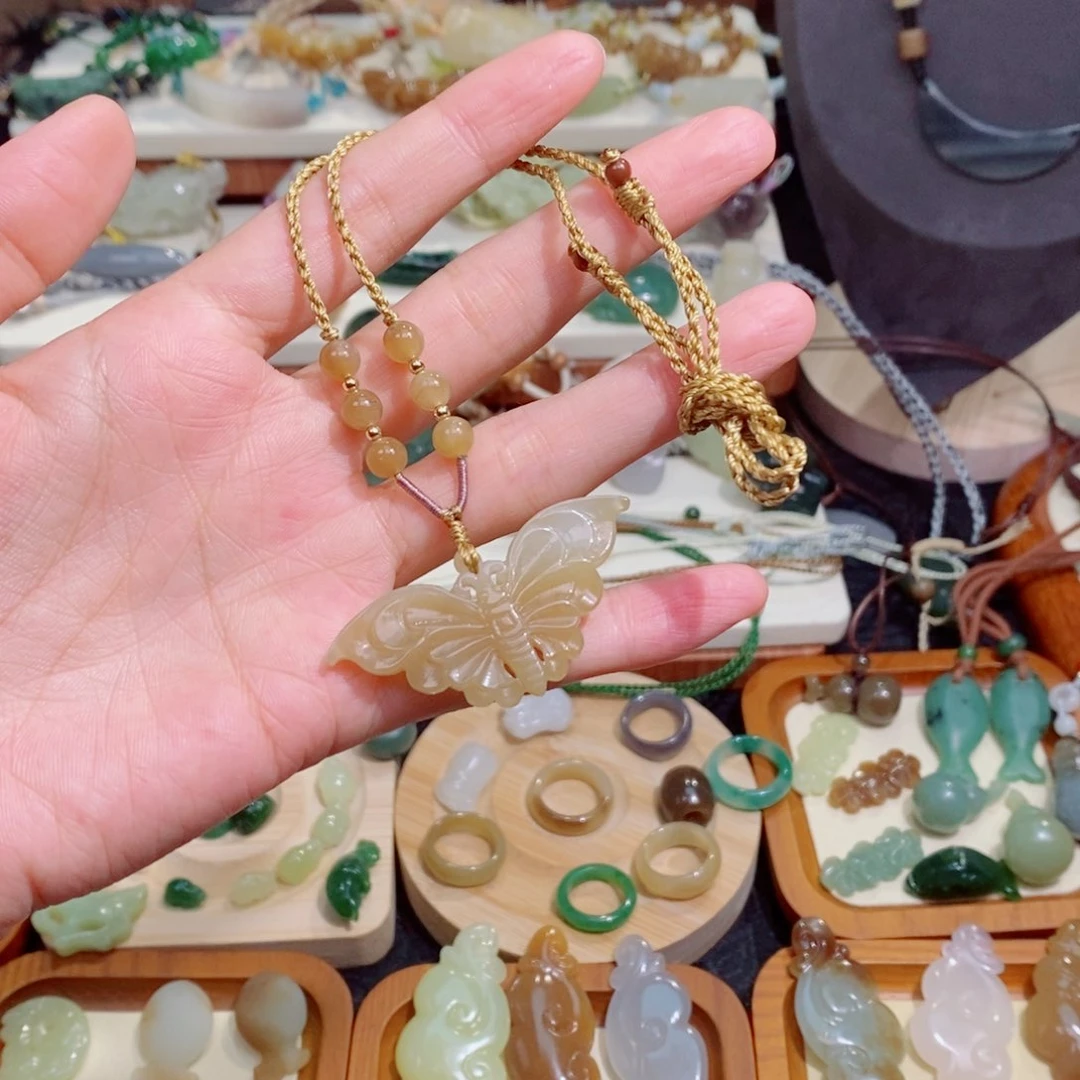 糯***慈和田玉未镶嵌颈饰