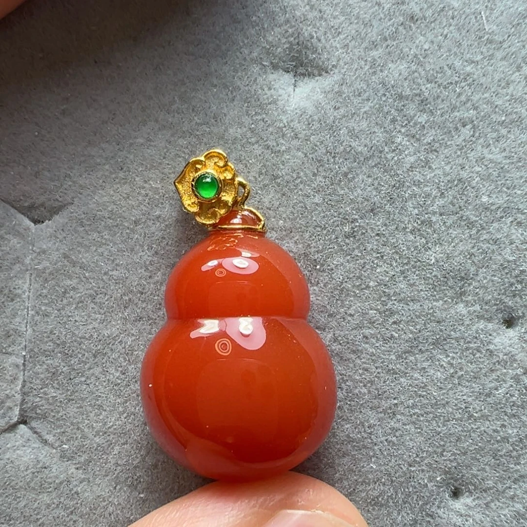 18K金镶嵌吊坠南红玛瑙