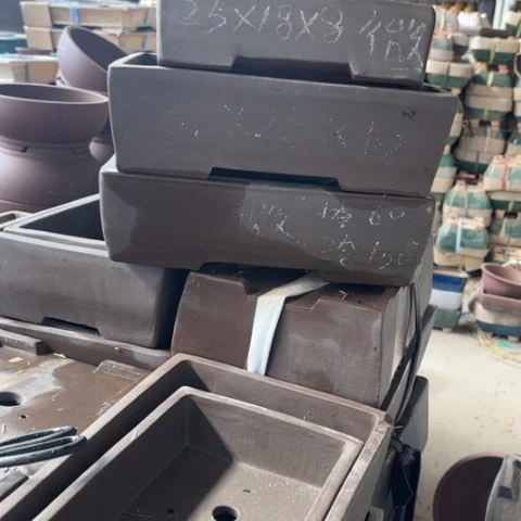 100-6。   微瑕。