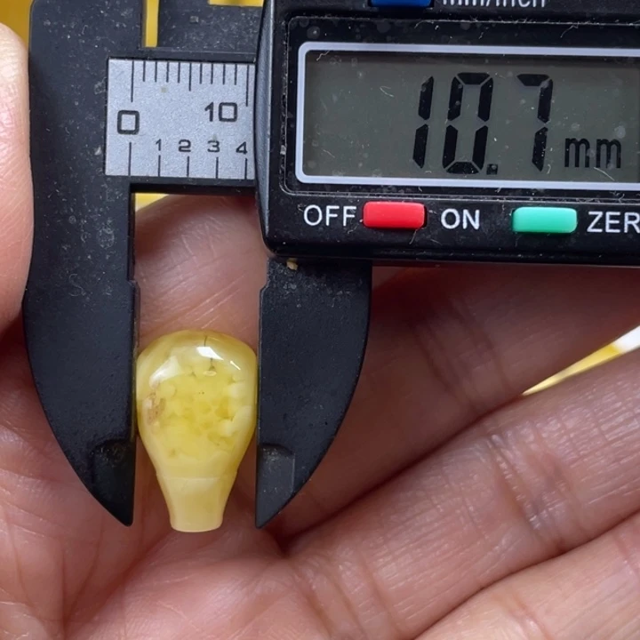 蜜蜡未镶嵌裸石31杂