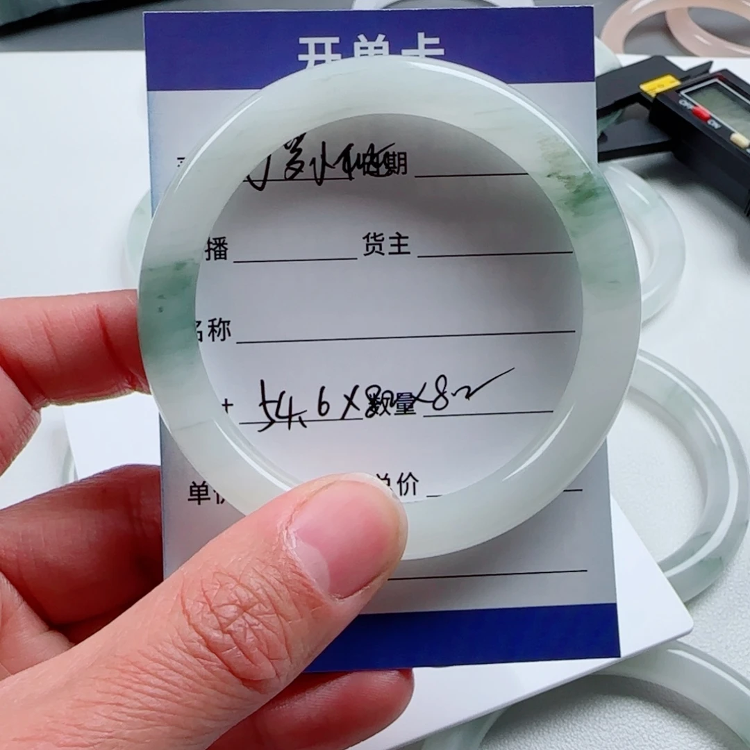 石英质玉手镯未镶嵌可****女