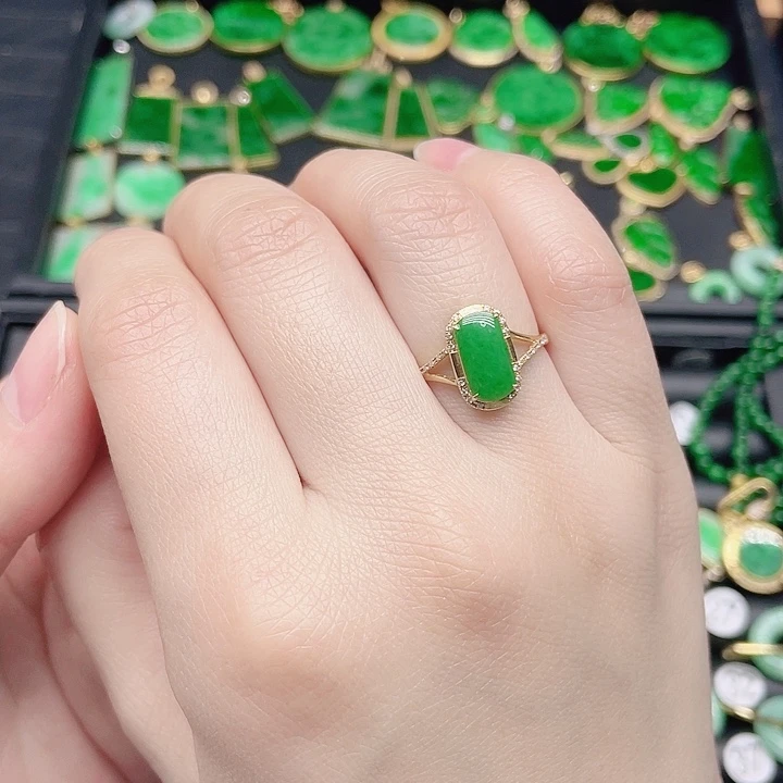 翡翠戒指18K金镶嵌天然翡翠