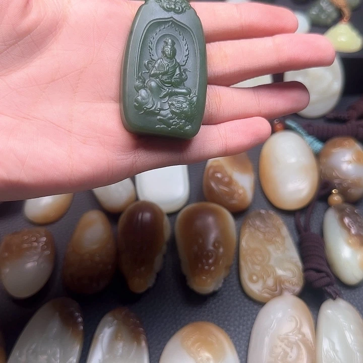 颈饰未镶嵌和田玉