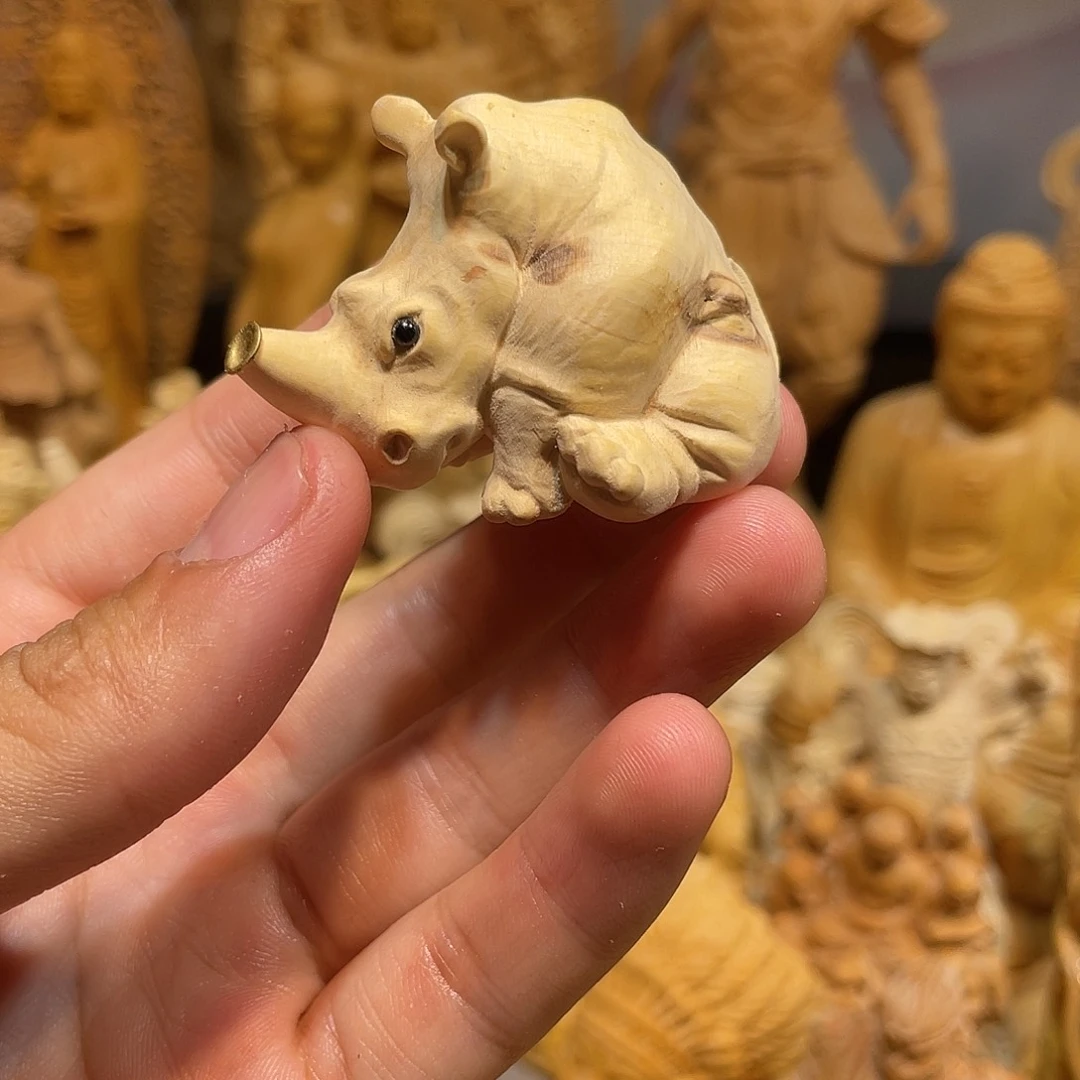 黄杨木瑕疵小犀牛