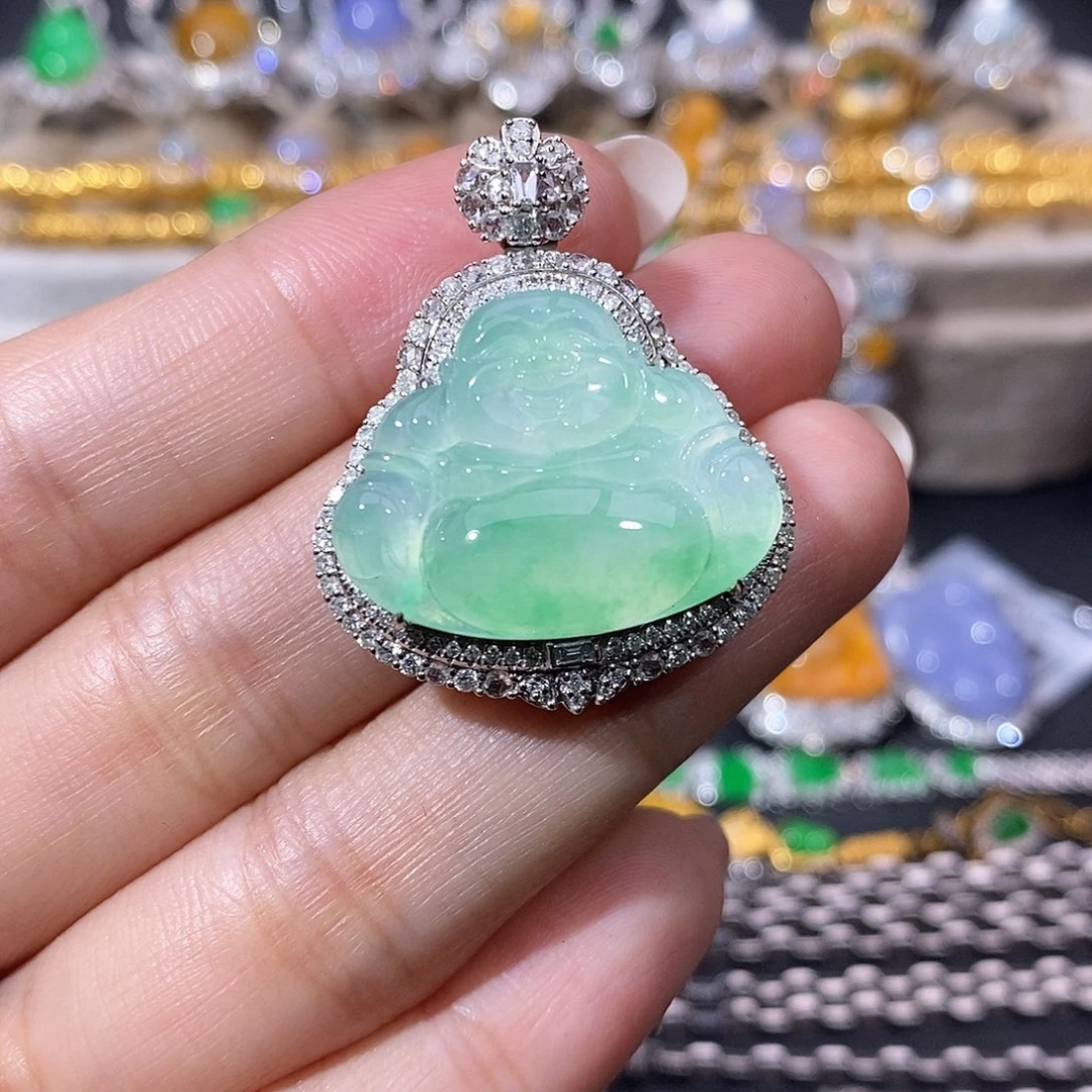 翡翠18K金镶嵌颈饰吊坠