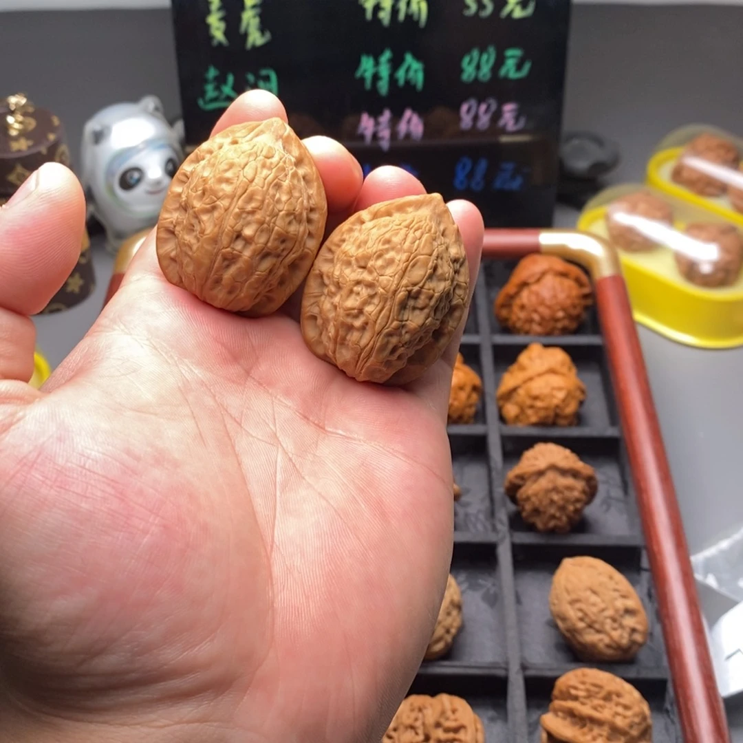 ****定文玩核桃吊坠八尺玉