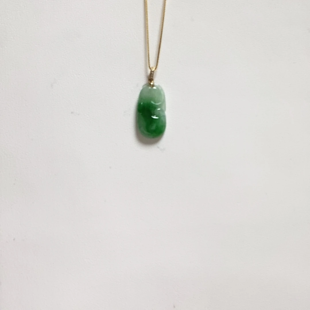 翡翠18K金镶嵌颈饰简单