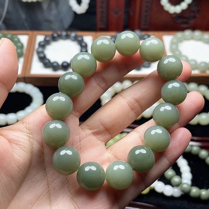 蘑***菇和田玉未镶嵌手串