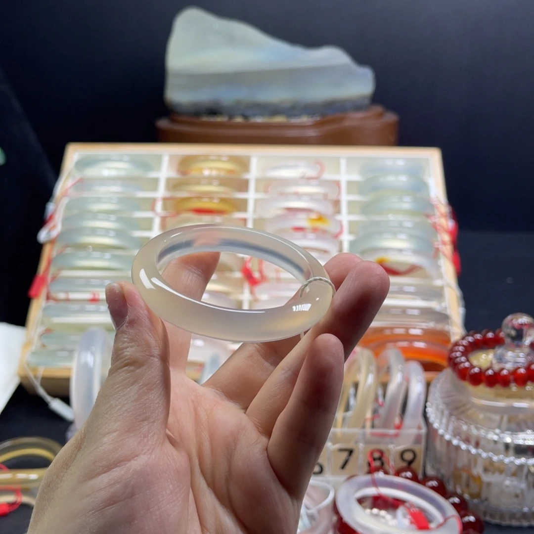 玛瑙/玉髓手镯未镶嵌