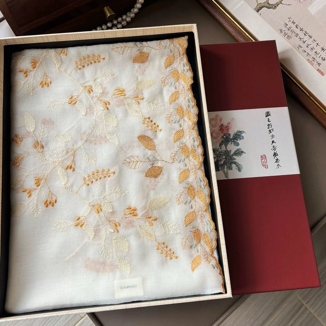 仙女风轻柔薄款柔软绣花羊毛围巾秋冬新款披肩送妈妈节日生日礼物