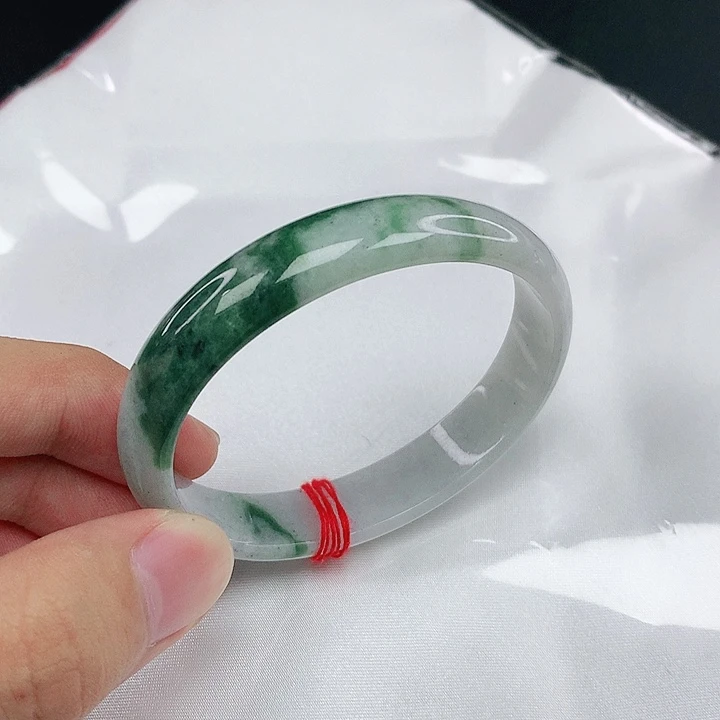 翡翠手镯未镶嵌圈56.5。4018