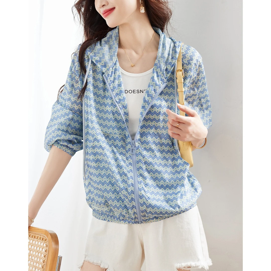 沫晗依美2025夏季新款时尚休闲宽松轻薄印花连帽透气防晒外套8155