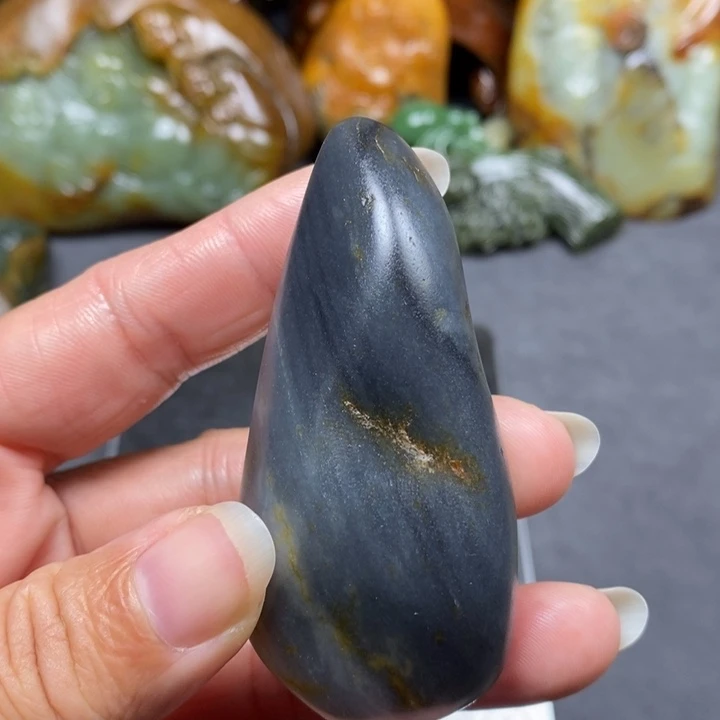 和田玉未镶嵌把件