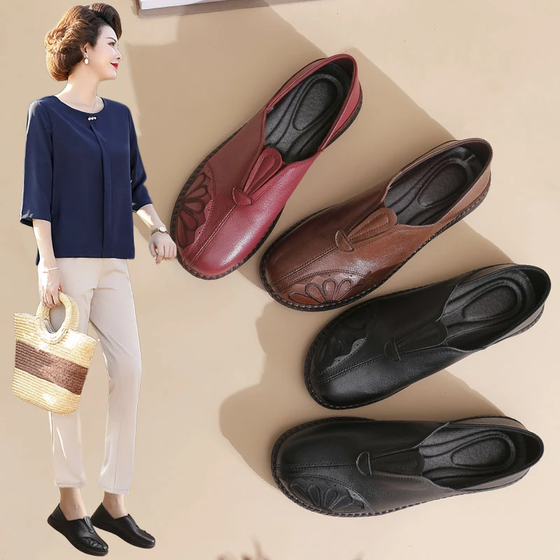 真皮妈妈鞋软底鞋子秋冬加绒中老年单鞋春秋女鞋大码平底老人皮鞋