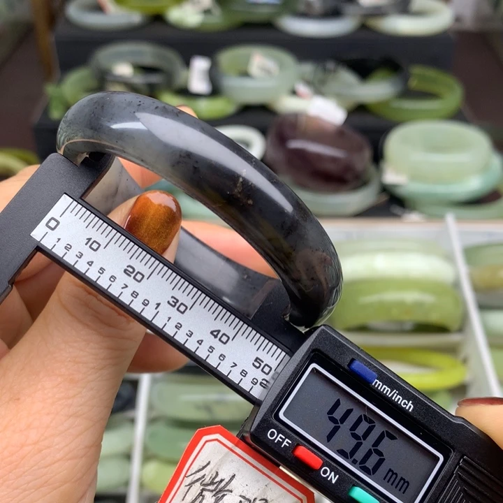 蛇纹石玉未镶嵌手镯693