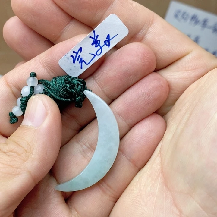 翡翠颈饰未镶嵌好