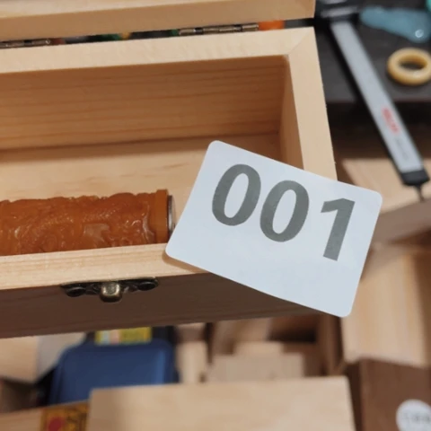 藝***房大叶紫檀（黑酸枝木类）001