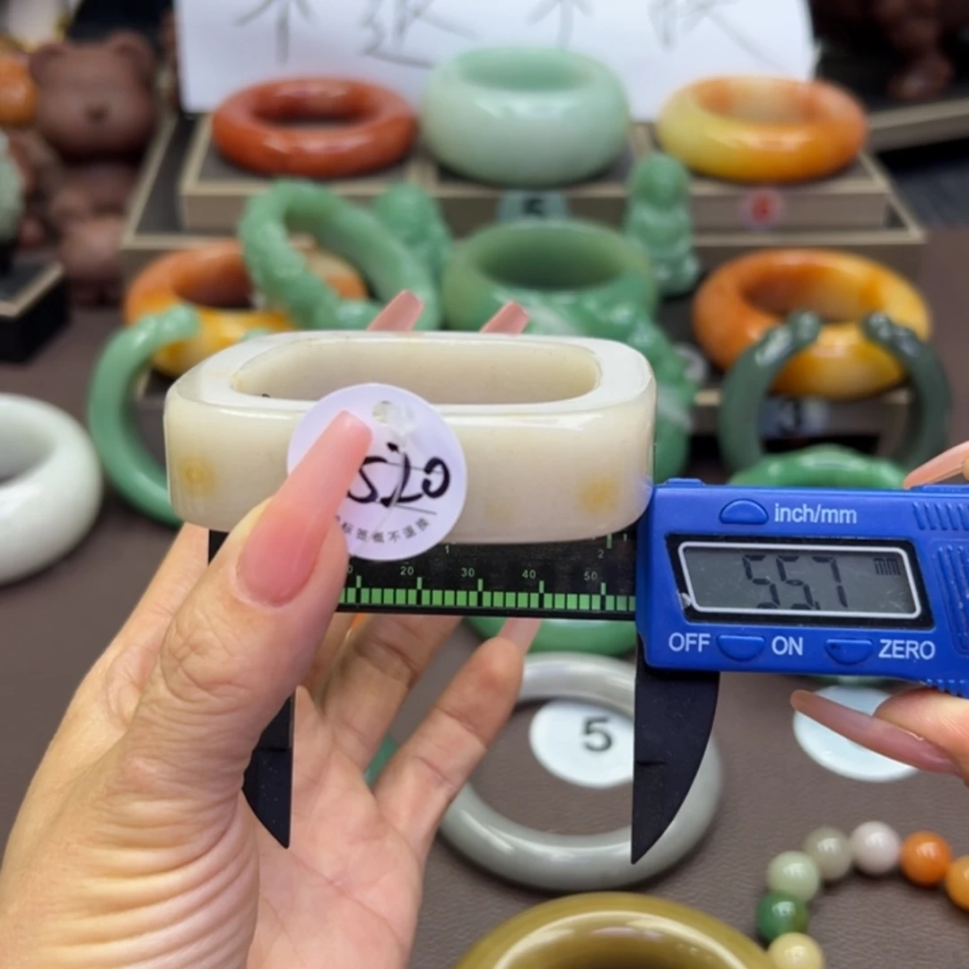 未镶嵌手镯石英岩玉