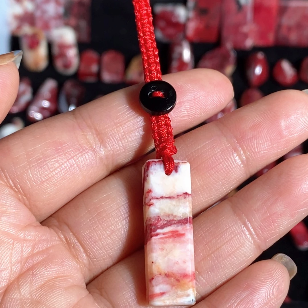 天然辰砂天然朱砂原石钥匙挂