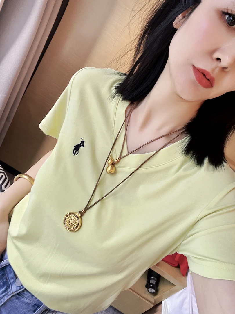 哝NONG-2025女生的早春打工人穿搭V领小马刺绣短袖上衣0792398