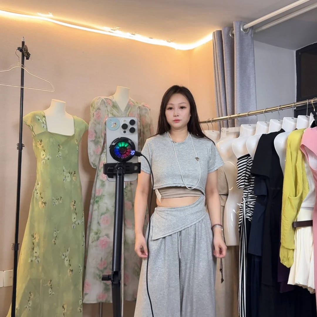 吊带灰色露腰瘦套装冰可乐