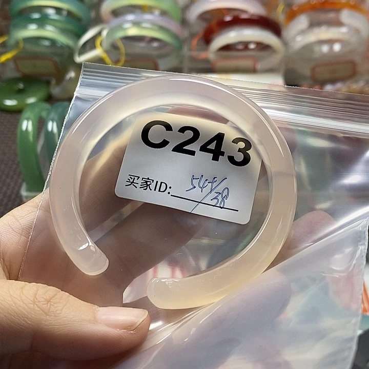 嘉***云玛瑙/玉髓未镶嵌手镯