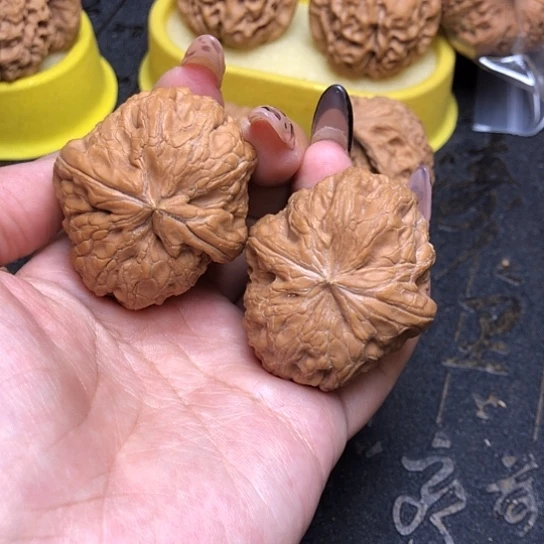 文玩核桃吊坠44驴打滚