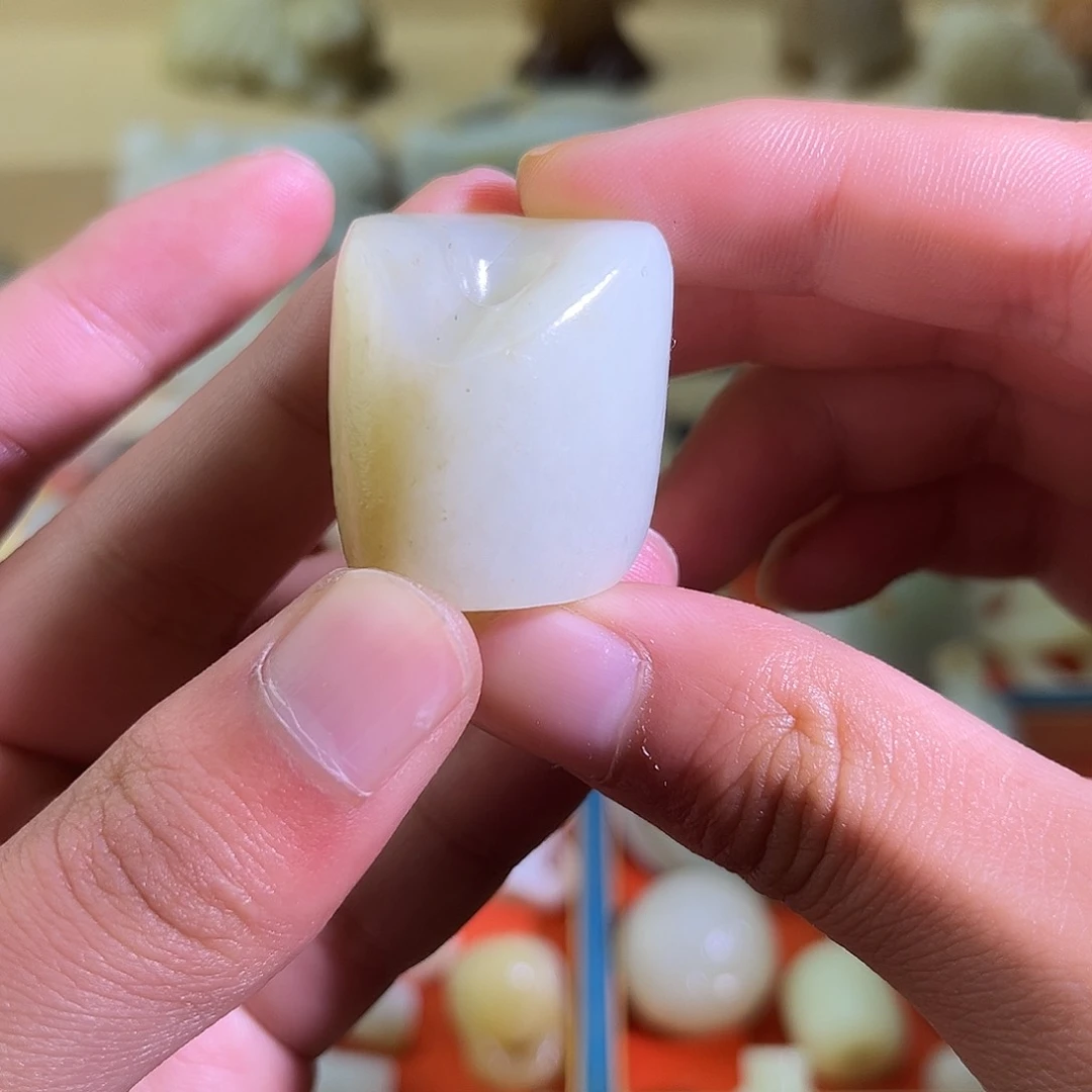 和田玉未镶嵌颈饰爱*光