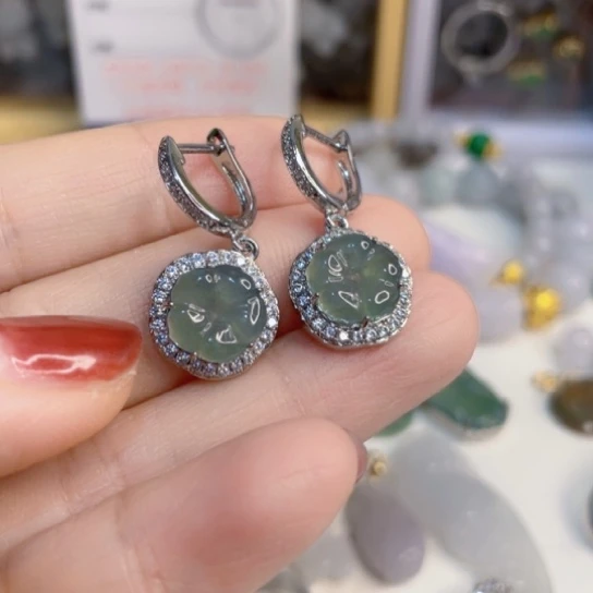 翡翠未镶嵌颈饰耳坠