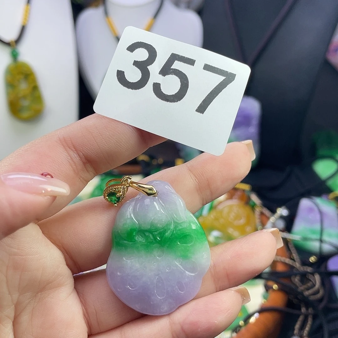 翡翠未镶嵌吊坠(赠链)